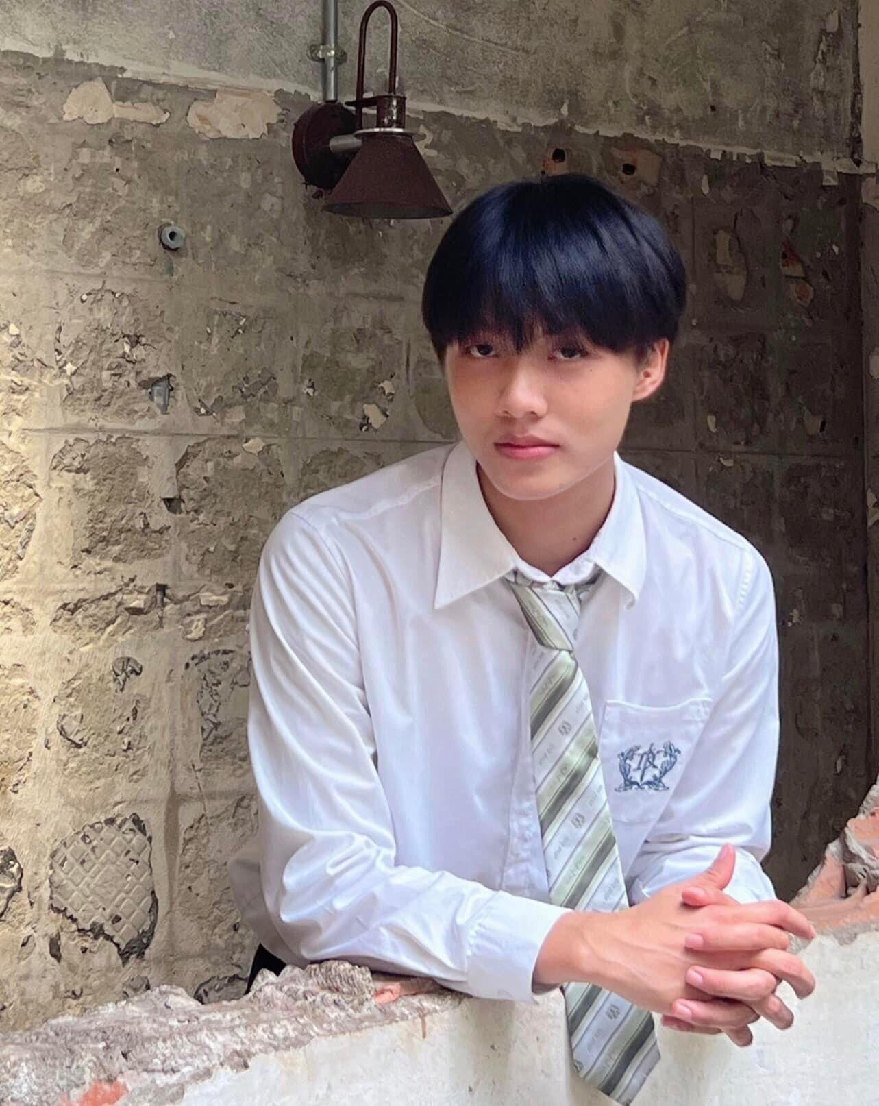 Thành Danh nổi bật với vẻ ngoài điển trai, gương mặt ưa nhìn.