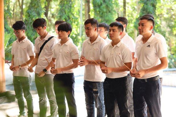 Các thành viên của TeamLee vui mừng khi hoàn thành được dự án.
