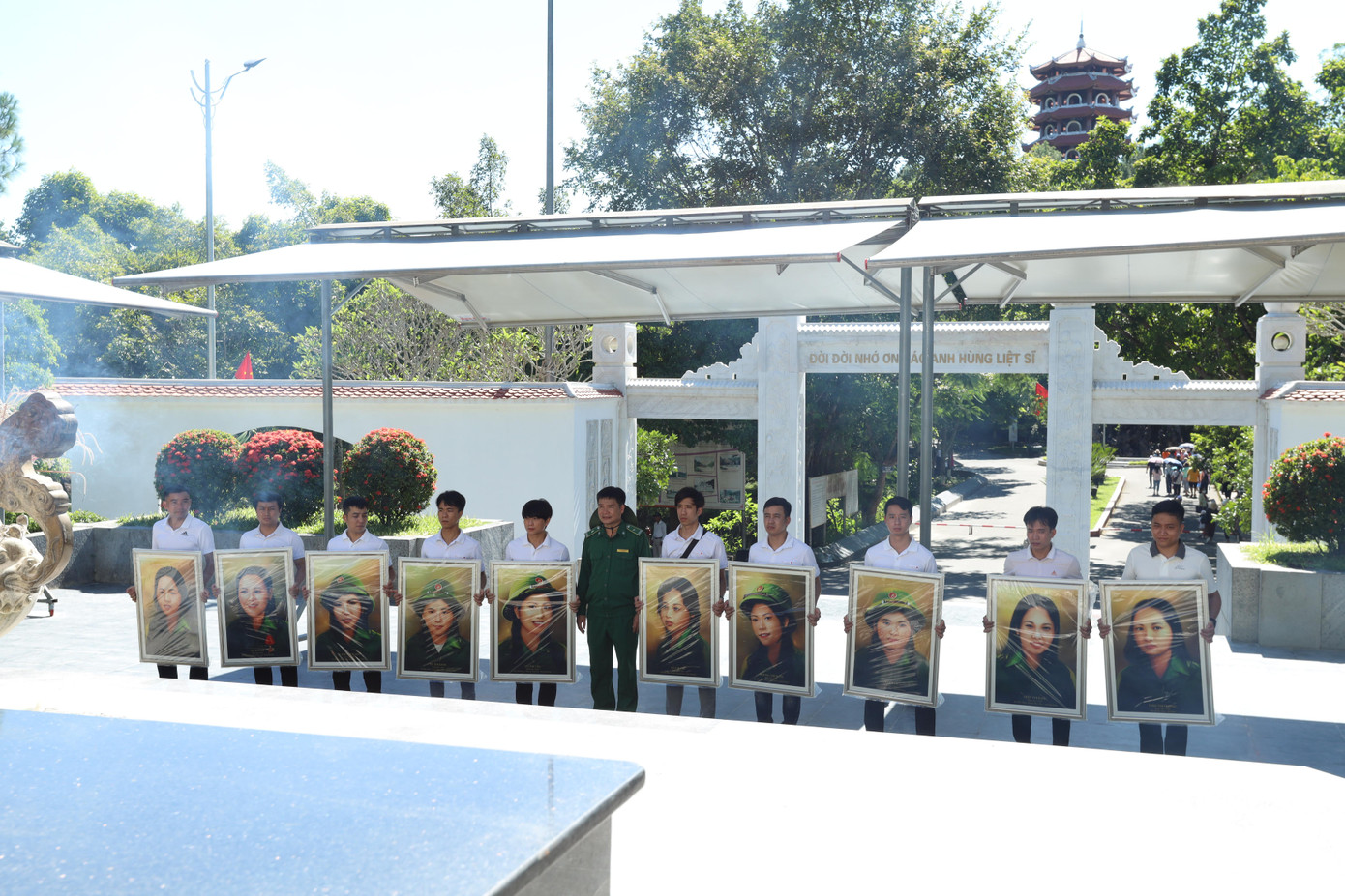 Chân dung 10 nữ thanh niên xung phong hy sinh tại Ngã ba Đồng Lộc được các thành viên TeamLee phục chế ảnh lại. (Ảnh: NVCC)