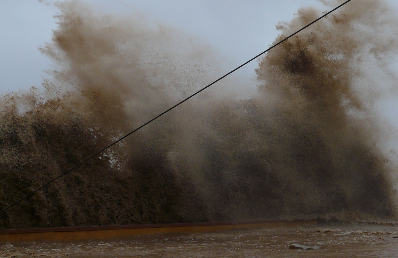 Đồ Sơn biển động mỗi khi có bão.