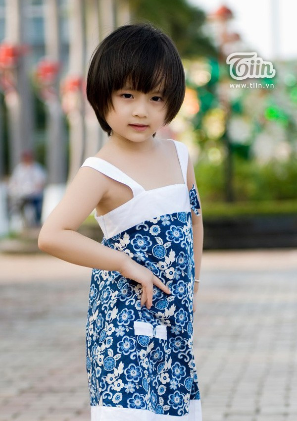 Bảo Thư sở hữu vẻ đẹp trong sáng, nụ cười rạng rỡ như thiên thần từ thuở bé