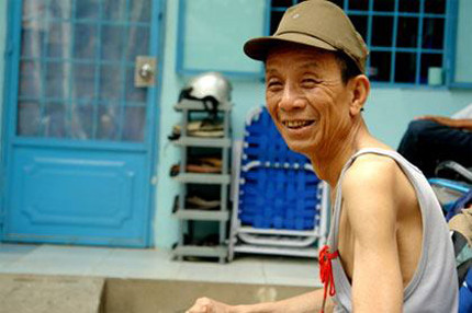 Dù những tháng ngày cuối đời, nghệ sỹ Văn Hiệp phải đối diện với nhiều chứng bệnh. Nhưng ông vẫn luôn lạc quan và vui đùa mỗi khi có ai đó đến thăm.