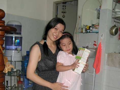 Mẹ con chị Nguyễn Thị Thuận