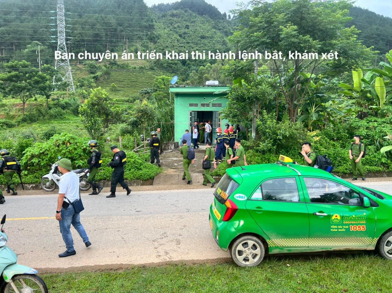 Lực lượng công an khám xét tại nhà riêng ông Hà Văn Giót.