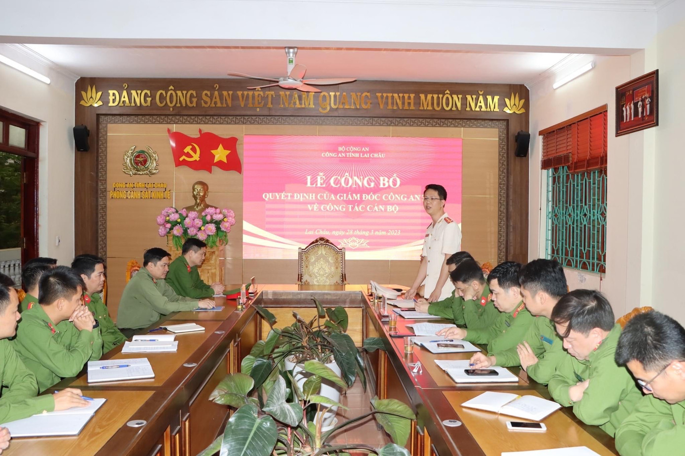 Đại úy Nguyễn Minh Điệp phát biểu nhận nhiệm vụ.