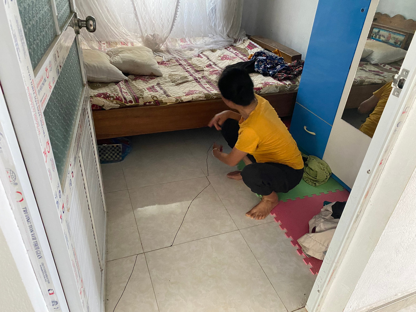 Trao đổi với phóng viên, ông Lò Văn Biên - Phó Chủ tịch UBND xã Mường So, cho biết, xã đã nắm được tình trạng các hộ dân ở bản Nậm Cung có nhà bị ảnh hưởng gần công trình thủy điện Nâm Xe 2A và đã báo cáo lên cấp trên.