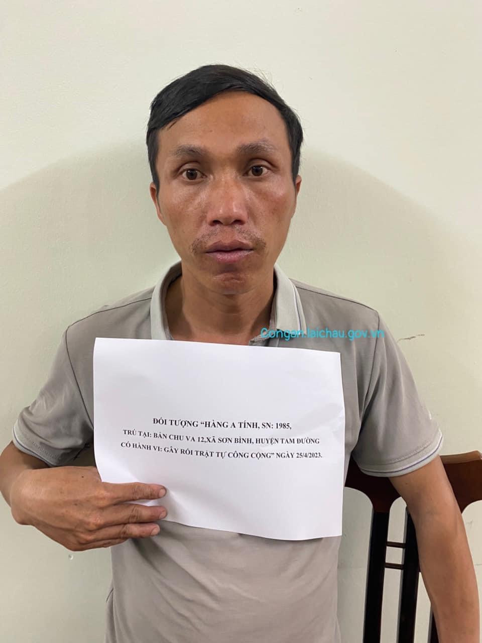 Đối tượng Hàng A Tính tại cơ quan cảnh sát điều tra. Đối tượng Hàng A Tính tại cơ quan cảnh sát điều tra.