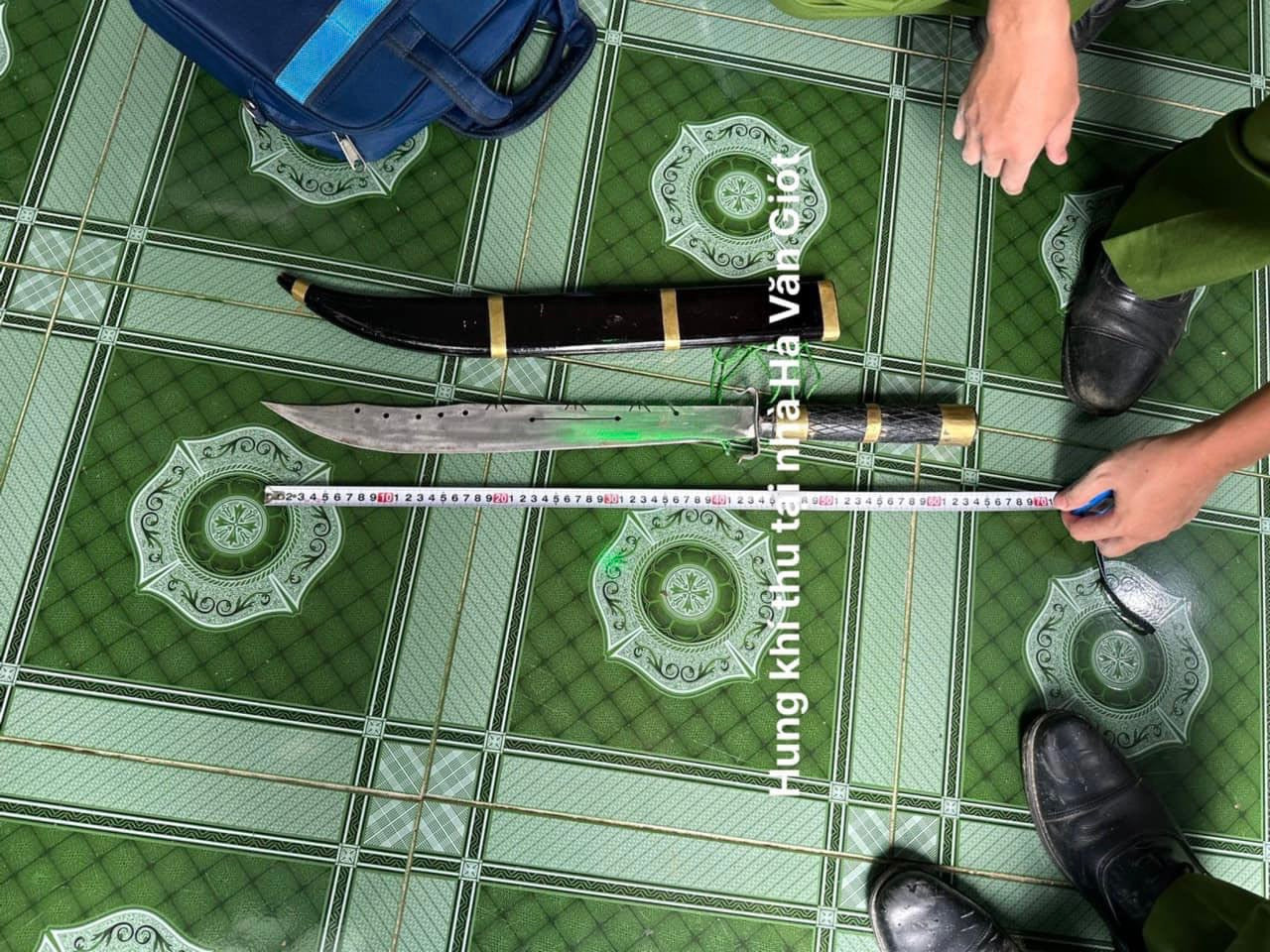 Hung khí thu được tại nhà ông Hà Văn Giót.