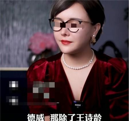 Một khán giả nhắc lại rằng, như Kim Tinh – chủ nhân của The JinXing talk show với hơn 100 triệu khán giả đã từng đề cập trong chương trình, họ đã thay đổi quốc tịch vì kỳ thi tuyển sinh ĐH quá khó.