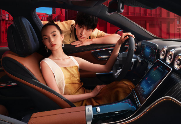 Tình bạn nhiều năm giữa Kim Đại Xuyên và Thư Hiểu Văn bỗng một ngày &apos;bùng lên ngọn lửa tình yêu&apos;.