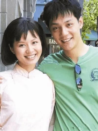 Trình Tố gặp Phó Trình Bằng khi cô 21 tuổi, khi vẫn còn là một sinh viên sắp tốt nghiệp. Trình Tố gặp Phó Trình Bằng khi cô 21 tuổi, khi vẫn còn là một sinh viên sắp tốt nghiệp.