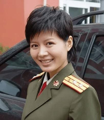 Trình Tố gia nhập Đoàn nghệ thuật Nam Kinh sau khi tốt nghiệp và khoác lên mình bộ quân phục. Trình Tố gia nhập Đoàn nghệ thuật Nam Kinh sau khi tốt nghiệp và khoác lên mình bộ quân phục.