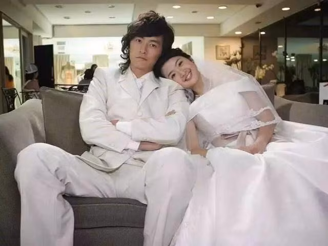 Lâm Y Thần và Trịnh Nguyên Sướng trong Thơ ngây (2005) – phiên bản Đài loan của It’s started with a kiss.