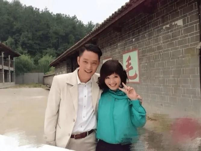 Chỉ với một lá thư tỏ tình đơn giản, Trình Tố và Phó Trình Bằng đã xác nhận mối quan hệ của họ và trở thành người yêu của nhau. Chỉ với một lá thư tỏ tình đơn giản, Trình Tố và Phó Trình Bằng đã xác nhận mối quan hệ của họ và trở thành người yêu của nhau.