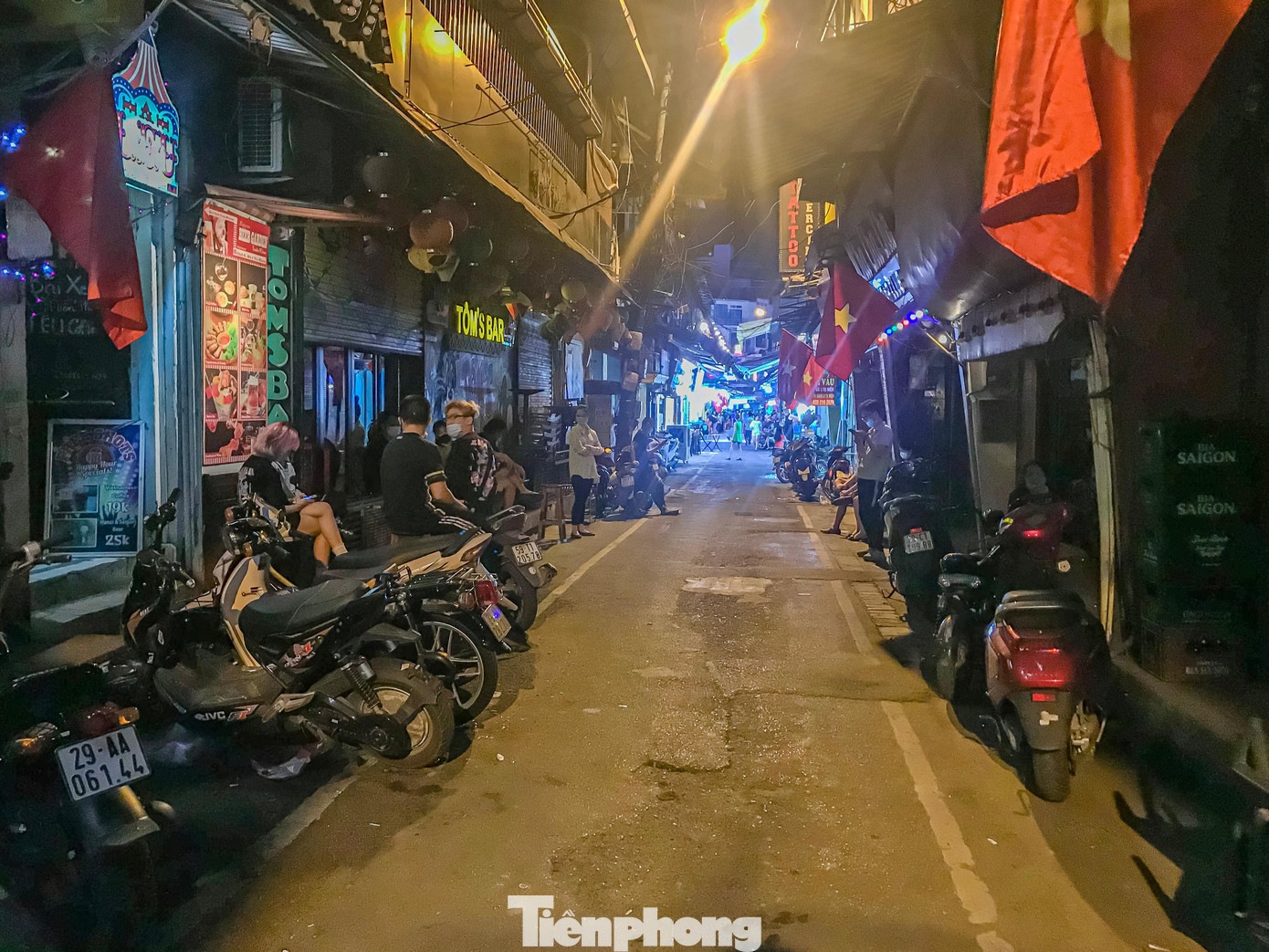 Đoạn phố Tạ Hiện khu vực nhiều quán bar, pub tối đèn đìu hiu