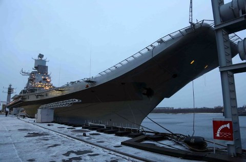 INS Vikramaditya dài 283,3m sẽ lên đường về Ấn Độ với đội tàu hộ tống hải quân tiến qua ngả kênh đào Suez, hành trình có thể kéo dài hơn một tháng
