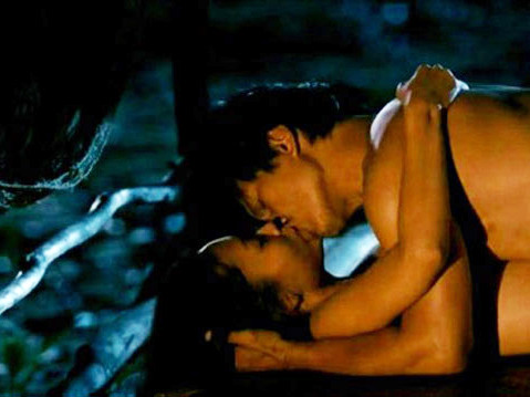 Hiểu chuyện của ông Võ, một lần Sương đã ái ân cùng ông. Sau cuộc ái ân, ông Võ đã trả cô như trả tiền một gái điếm