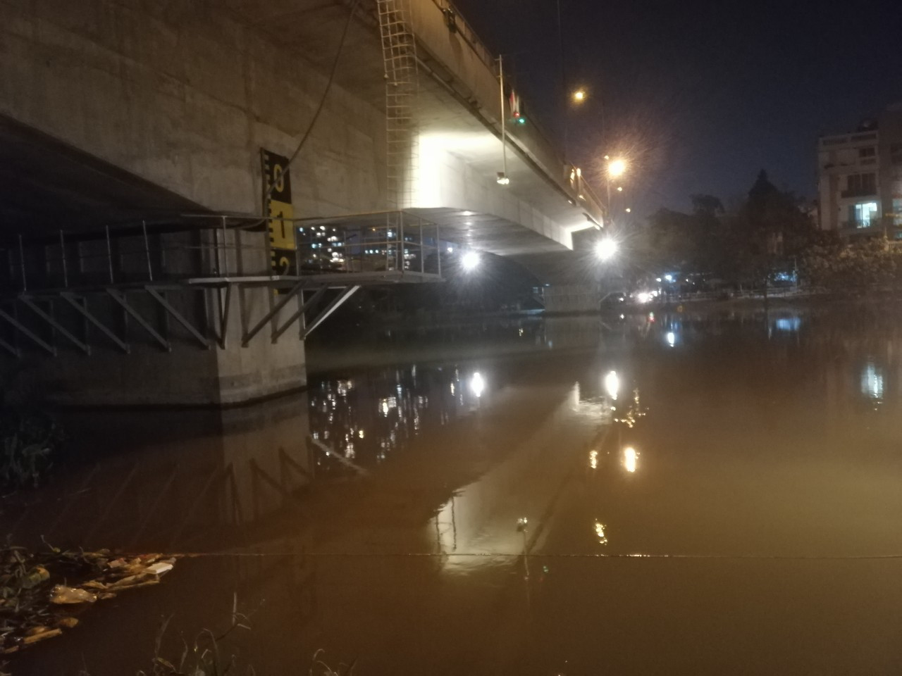 78 vị trí cầu ở TPHCM được lắp đèn LED chiếu sáng khoang thông thuyền. Ảnh: CTV