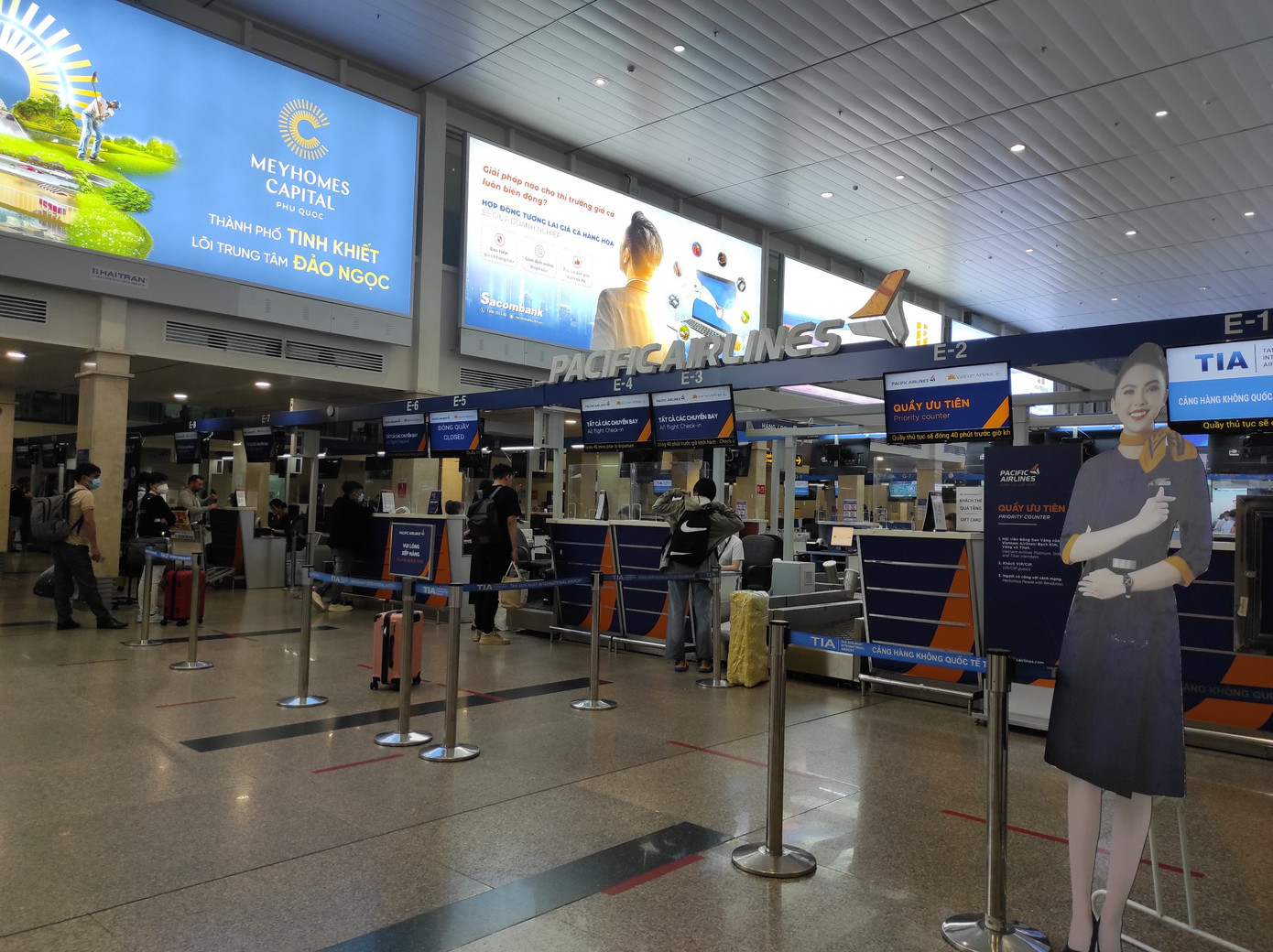 Một số quầy làm thủ tục checkin khá thông thoáng. Một số quầy làm thủ tục checkin khá thông thoáng.