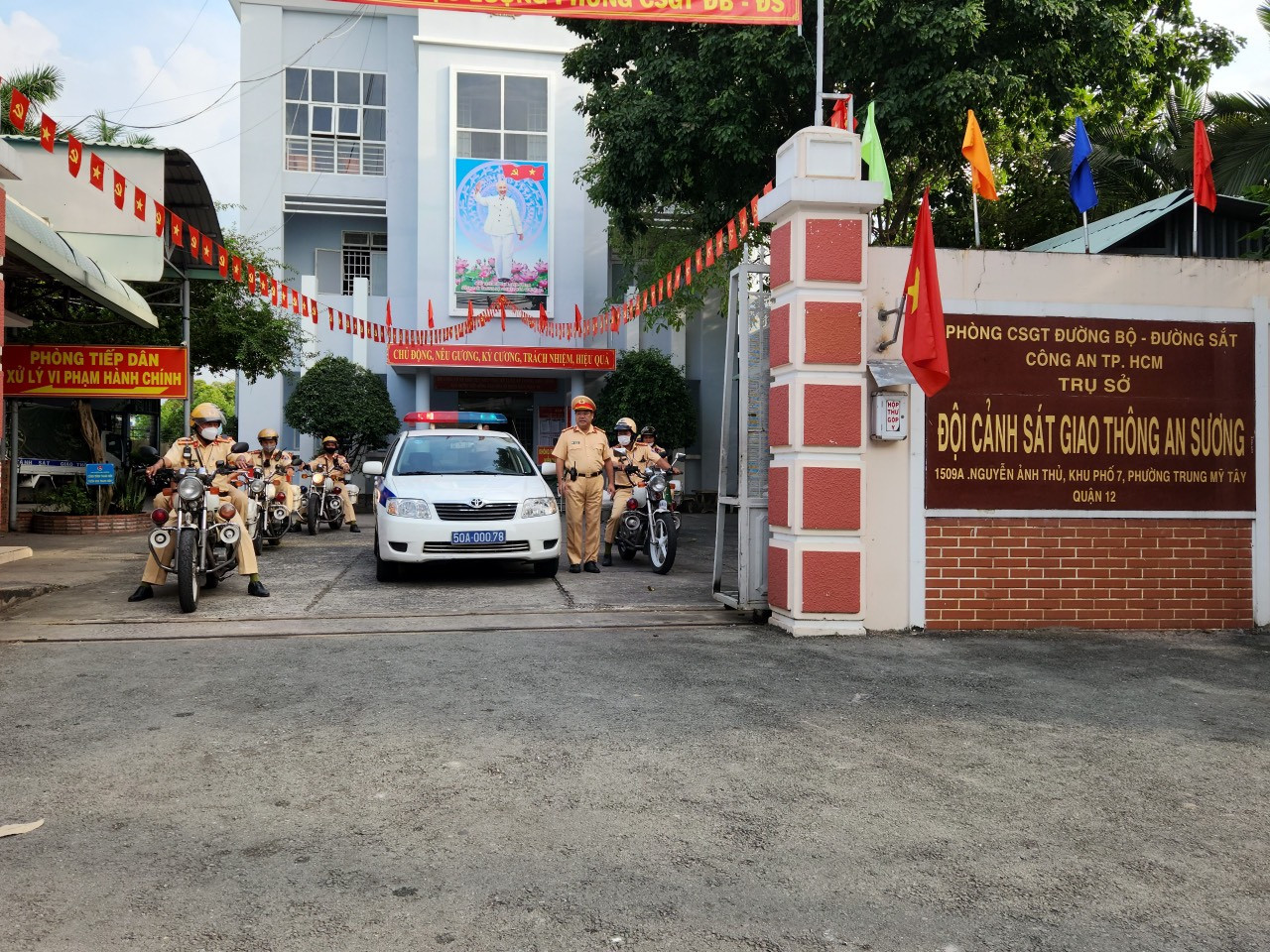 Đội CSGT An Sương - Phòng CSGT đường bộ đường sắt (PC08) Công an TPHCM ra quân đảm bảo trật tự an toàn giao thông trên các tuyến của đơn vị đảm trách đón người dân trở lại thành phố. Ảnh: PC08 cung cấp Đội CSGT An Sương - Phòng CSGT đường bộ đường sắt (PC08) Công an TPHCM ra quân đảm bảo trật tự an toàn giao thông trên các tuyến của đơn vị đảm trách đón người dân trở lại thành phố. Ảnh: PC08 cung cấp