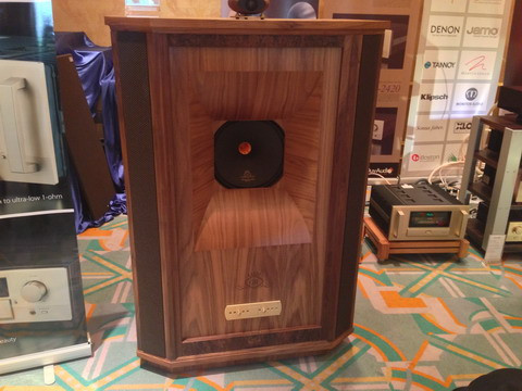 Một cặp loa như này có giá tới 790 triệu đồng