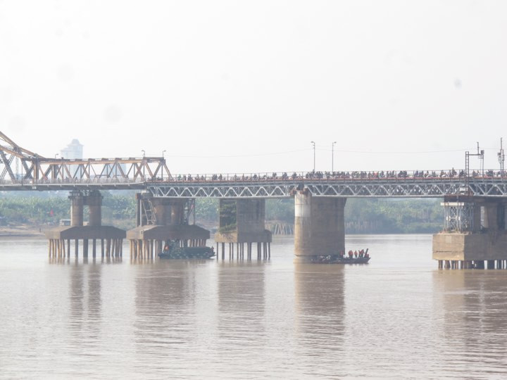 Di dời quả bom gần cầu Long Biên về Bắc Giang để hủy nổ ảnh 1