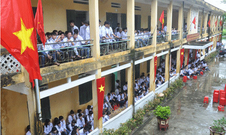 Khai giảng dưới mưa tầm tã đón bộ trưởng ảnh 4