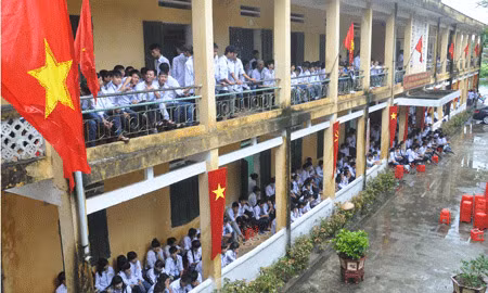 Khai giảng dưới mưa tầm tã đón bộ trưởng ảnh 4