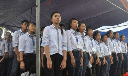 Khai giảng dưới mưa tầm tã đón bộ trưởng ảnh 2