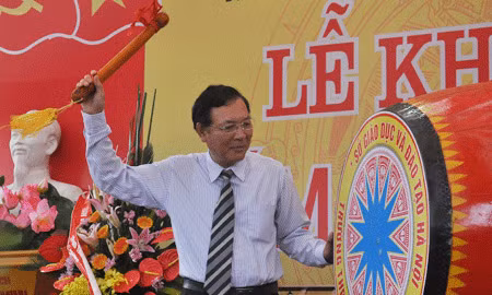 Khai giảng dưới mưa tầm tã đón bộ trưởng ảnh 6