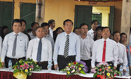 Khai giảng dưới mưa tầm tã đón bộ trưởng ảnh 3