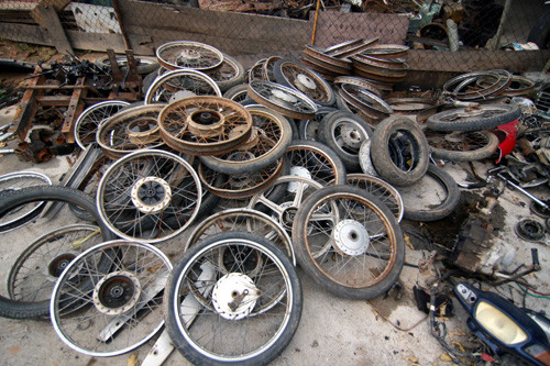 Một số bộ phận còn bán được, chủ bãi phá cất ngay ngắn