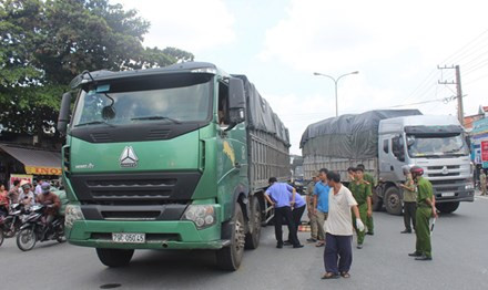 BẢN TIN ATGT: Người đàn ông bị container cán chết lúc sáng sớm ảnh 6