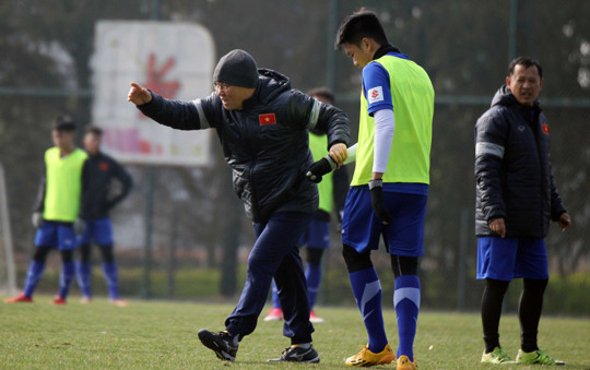 Các phó tướng của HLV Park Hang-seo 'trinh sát' U23 Australia ảnh 1