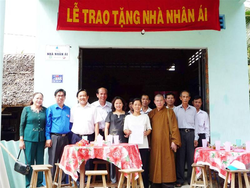 T.Ư Hội LHTNVN trao nhà nhân ái tại Bến Tre vào ngày 30-1-2010 - Ảnh: Đặng Trinh