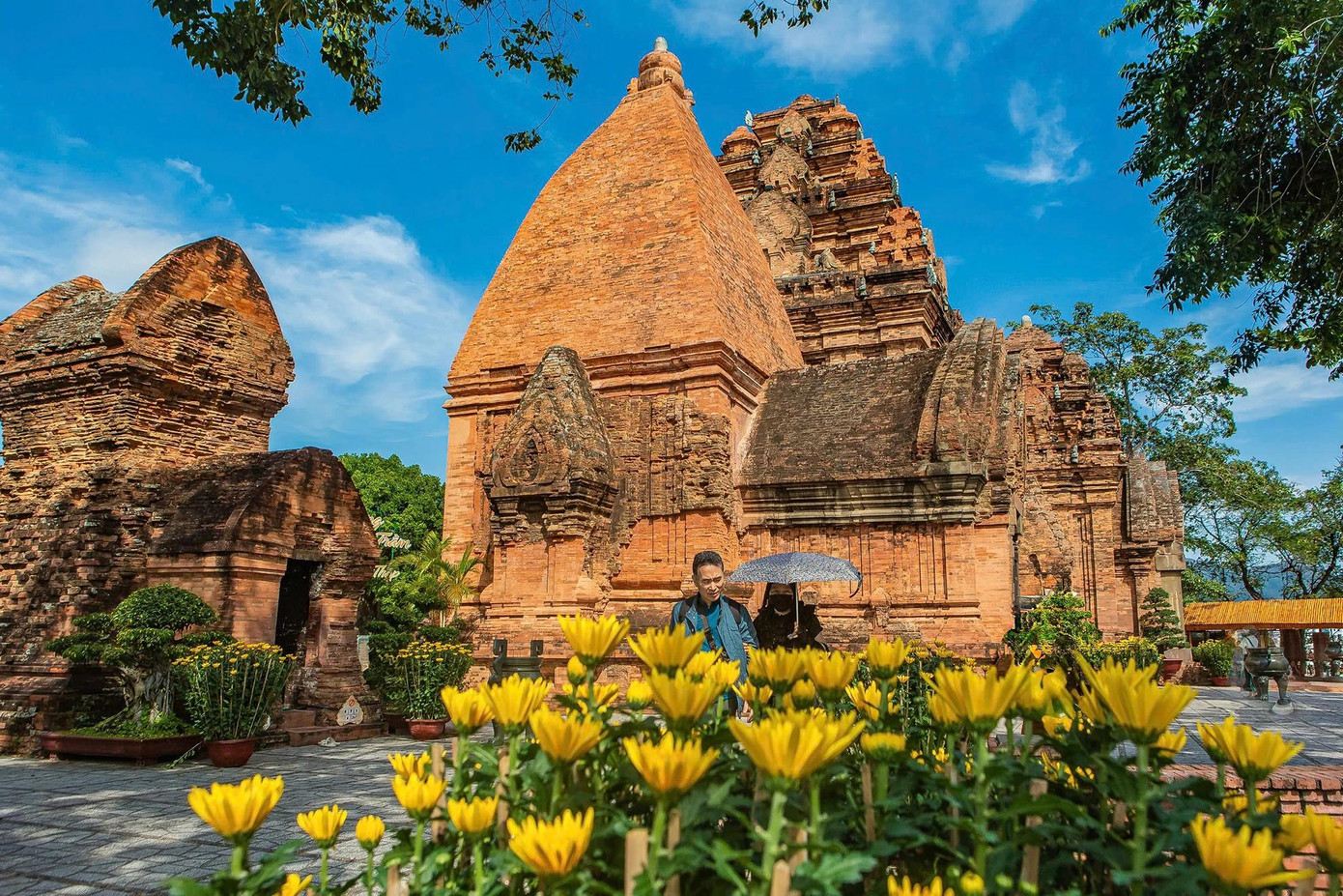 Đền Tháp Bà Ponagar - kiến trúc cổ nổi bật của người Chăm xưa. Ảnh: Dương Phúc.