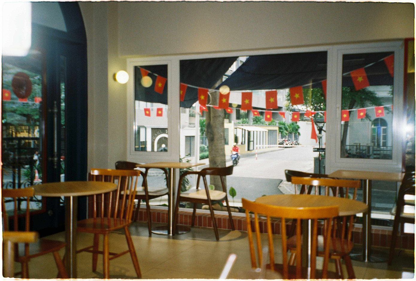 Một số tấm ảnh bằng chụp máy film của Anh Thư. Ảnh: NVCC