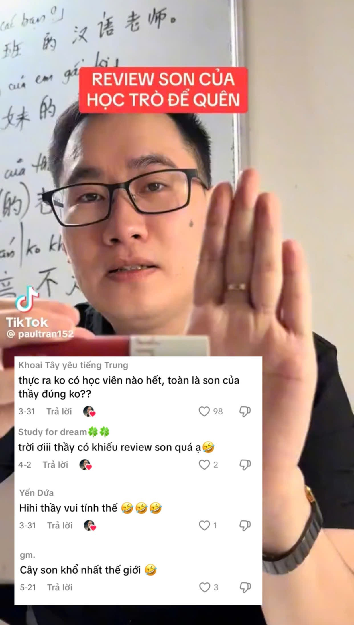 Cộng đồng mạng được một phen thích thú vì độ "chịu chơi" của thầy giáo. Cộng đồng mạng được một phen thích thú vì độ "chịu chơi" của thầy giáo.