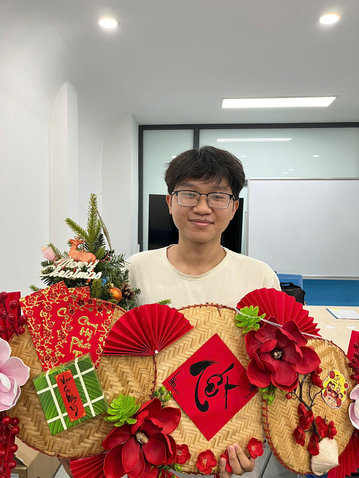 Dương cho rằng đây là "cách để mình hiểu họ kỳ vọng gì ở thế hệ trẻ và thể hiện sự trân trọng với những giá trị mà họ mang đến". Ảnh: Trang Huyền