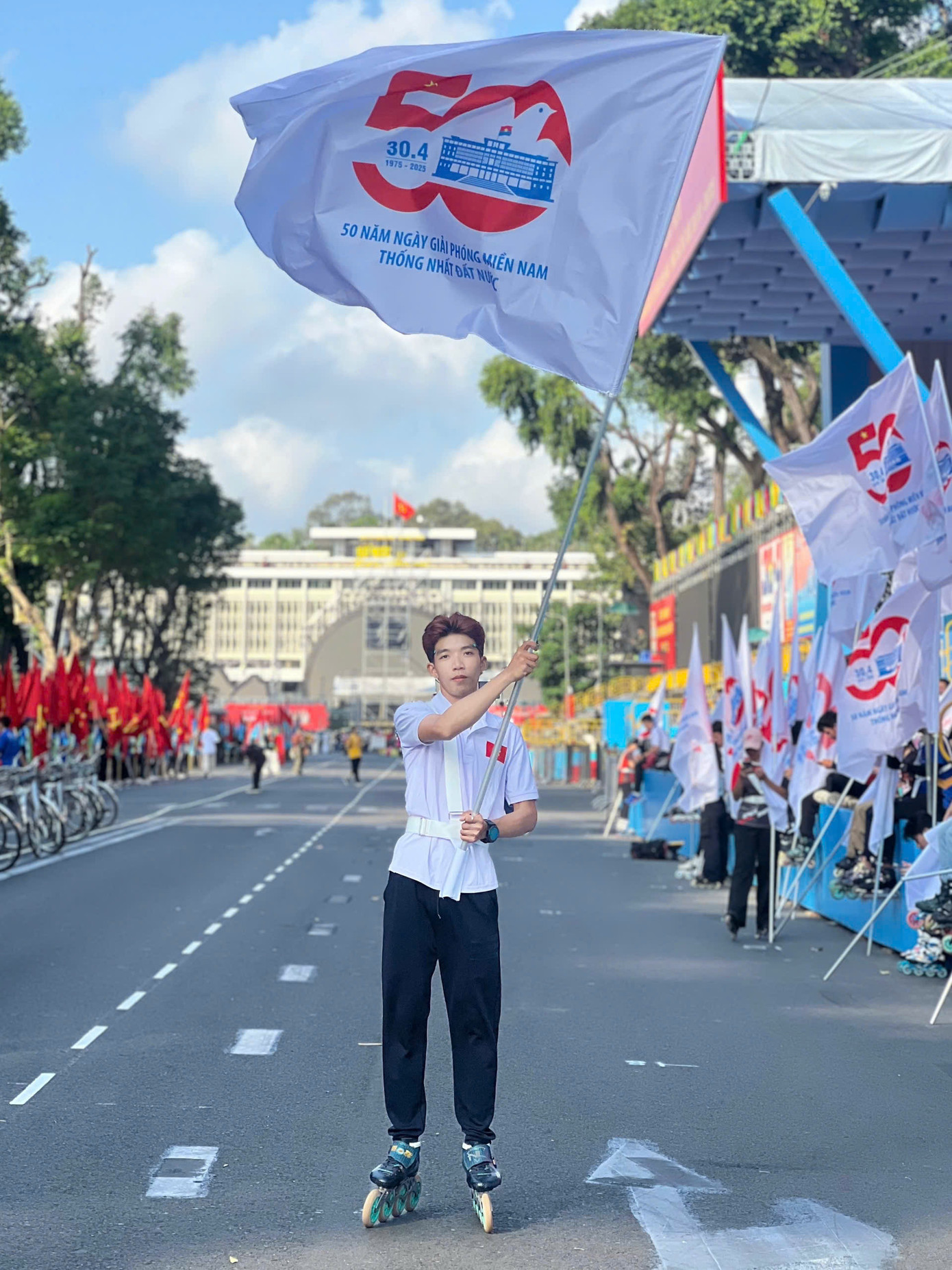 Nhựt Linh tự hào vì được góp phần cho sự kiện chào mừng Kỷ niệm 50 năm Ngày Giải phóng miền Nam. Ảnh: NVCC