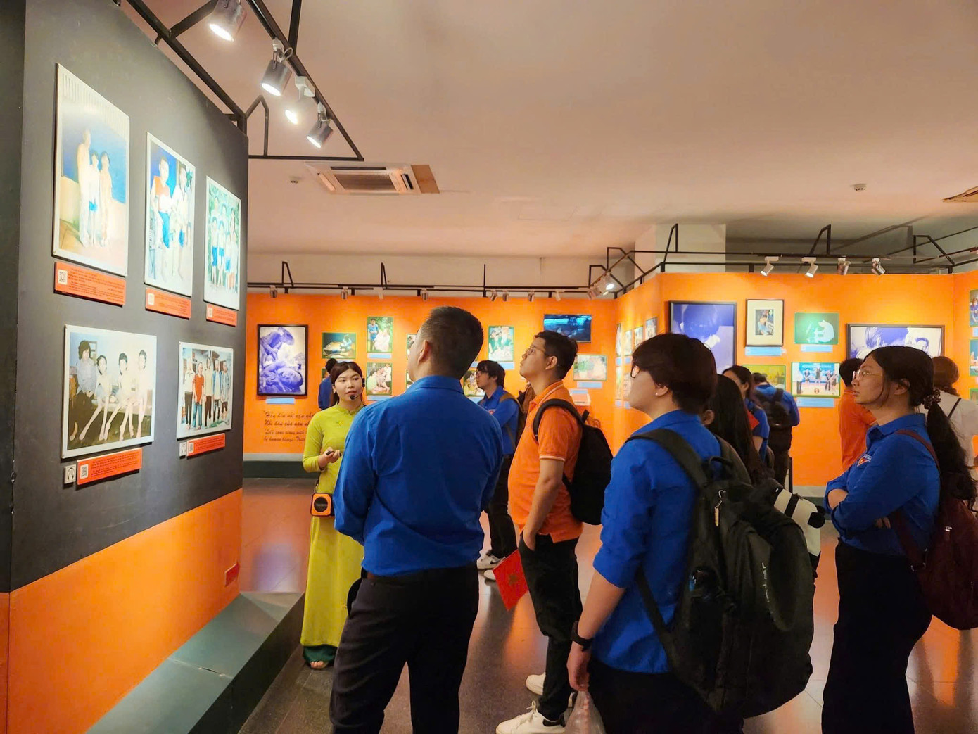 Mỗi ngày, bảo tàng đều thu hút lượng lớn khách đến tham quan.