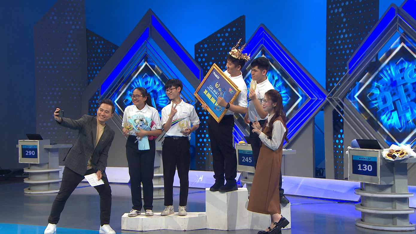 Nhựt Lam liên tục "lật kèo" tại những giây phút cuối chương trình để giành suất vào trận Chung kết năm. Ảnh: Fanpage Đường Lên Đỉnh Olympia