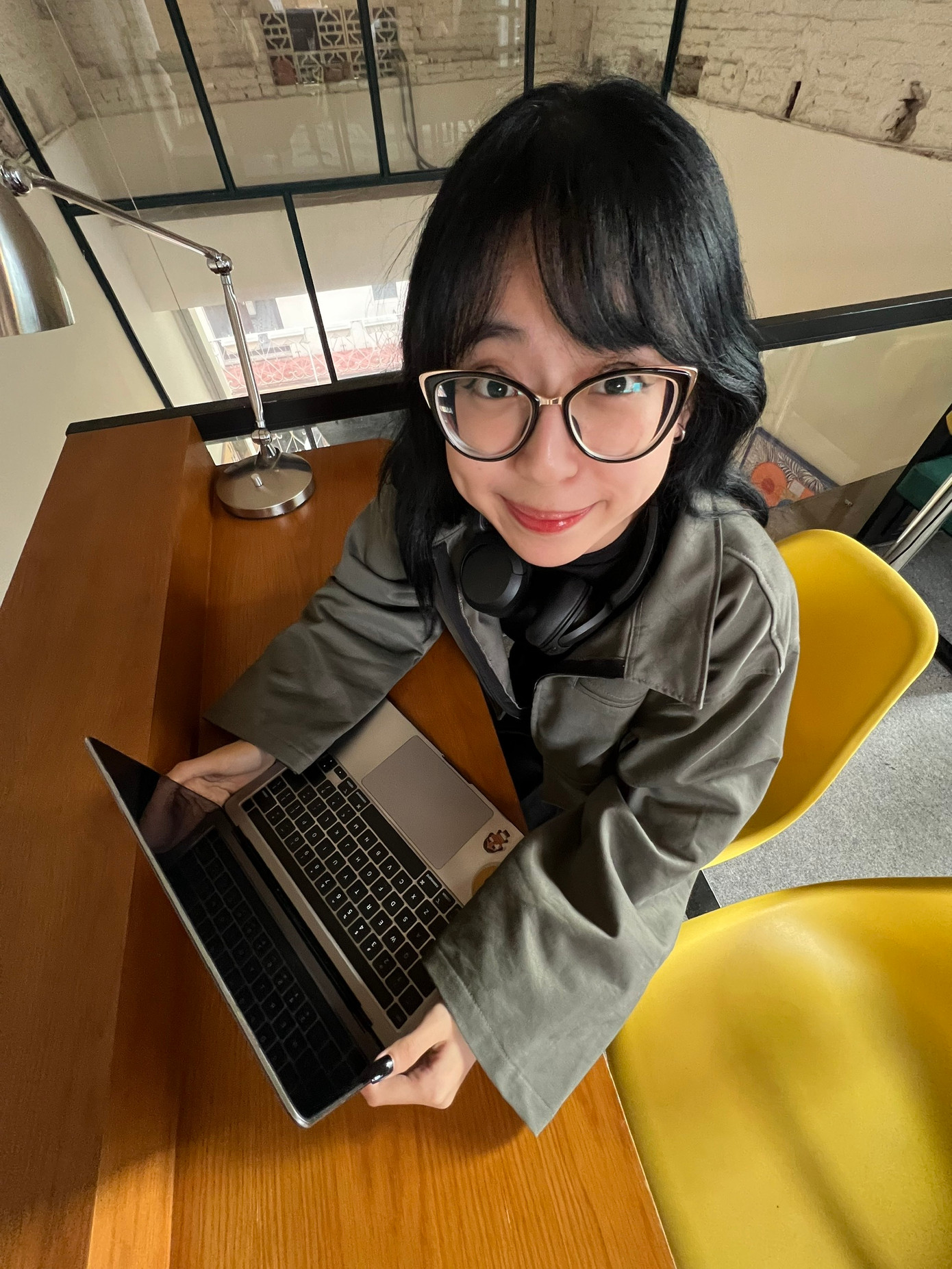 Dù lịch trình công việc bận rộn nhưng Noire vẫn giữ tinh thần lạc quan. Ảnh: NVCC