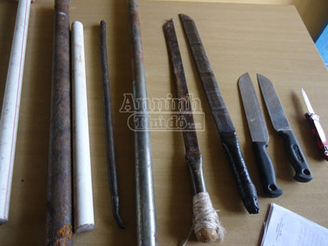 Hung khí gây án của nhóm đối tượng (Ảnh: ANTĐ). Hung khí gây án của nhóm đối tượng (Ảnh: ANTĐ)