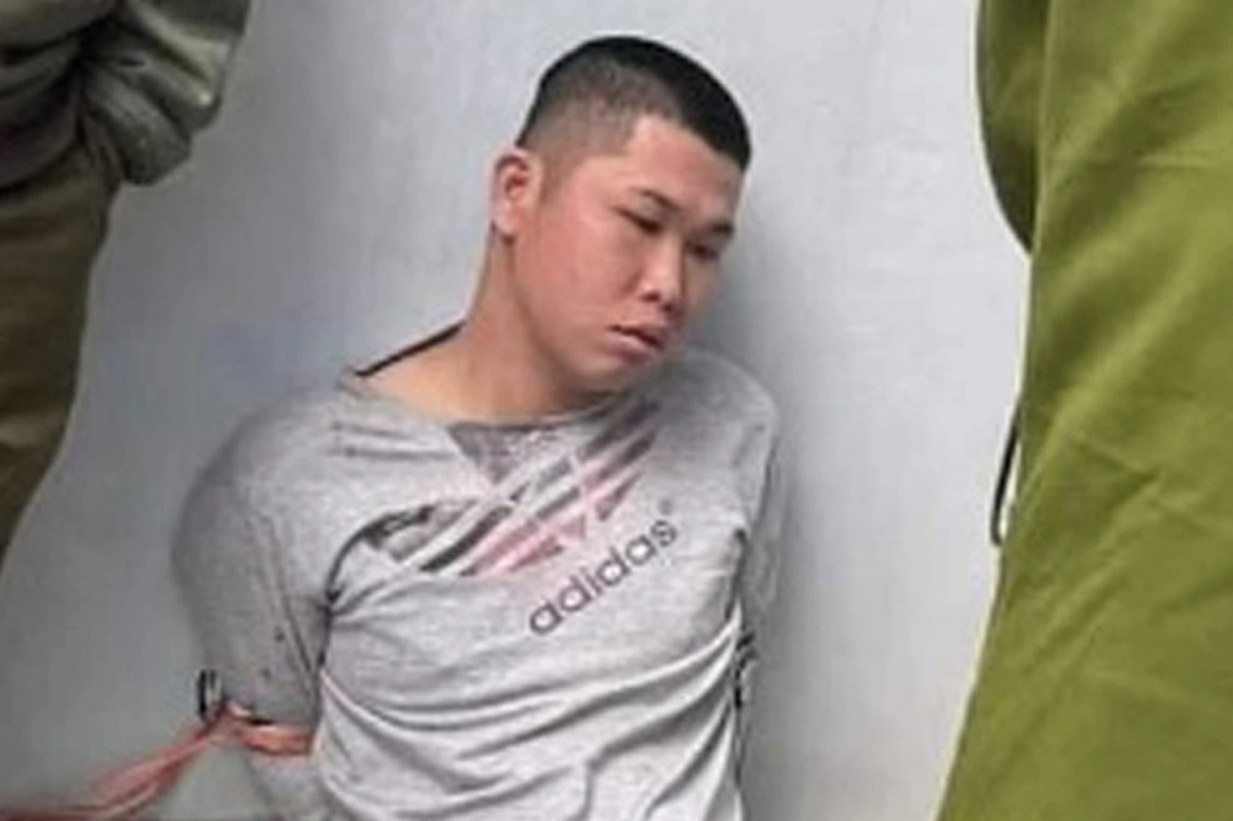 Đối tượng Đoàn Hữu Dũng bị bắt giữ ngay khi gây án (Ảnh: Đ.T). Đối tượng Đoàn Hữu Dũng bị bắt giữ ngay khi gây án (Ảnh: Đ.T).