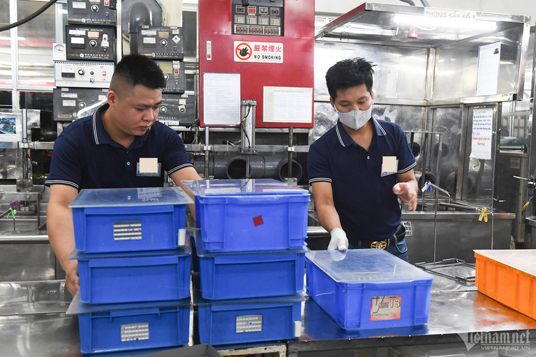 Một doanh nghiệp vốn FDI Nhật Bản trên địa bàn huyện Cần Giuộc, Long An thưởng Tết gần 5,7 tỷ đồng cho vị trí quản lý. (Ảnh minh họa: Nam Khánh) Một doanh nghiệp vốn FDI Nhật Bản trên địa bàn huyện Cần Giuộc, Long An thưởng Tết gần 5,7 tỷ đồng cho vị trí quản lý. (Ảnh minh họa: Nam Khánh)