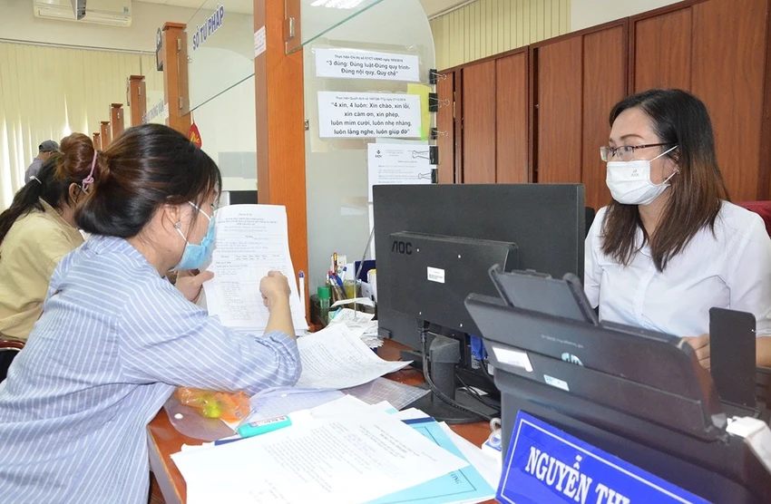 Người dân đến làm thủ tục tại Trung tâm phục vụ hành chính công tỉnh Bà Rịa - Vũng Tàu. Ảnh minh họa: HT