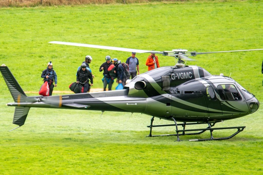 Loạt ảnh hậu trường “Mission: Impossible 7" được người đi bộ chụp lại và chia sẻ trên mạng xã hội.