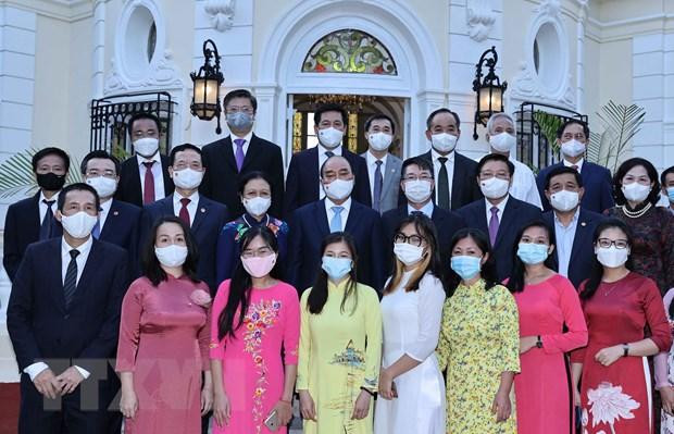 Chủ tịch nước Nguyễn Xuân Phúc với các đại biểu và người Việt Nam đang sinh sống, học tập và làm việc tại Cuba. (Ảnh: Thống Nhất/TTXVN) Chủ tịch nước Nguyễn Xuân Phúc với các đại biểu và người Việt Nam đang sinh sống, học tập và làm việc tại Cuba. (Ảnh: Thống Nhất/TTXVN)