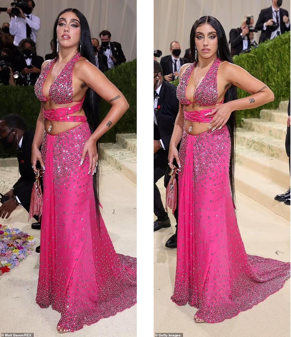 Lourdes Leon, con gái của Madonna, mặc một chiếc váy màu hồng nóng bỏng được đính đá quý lấy cảm hứng từ nữ ca sĩ huyền thoại Cher.